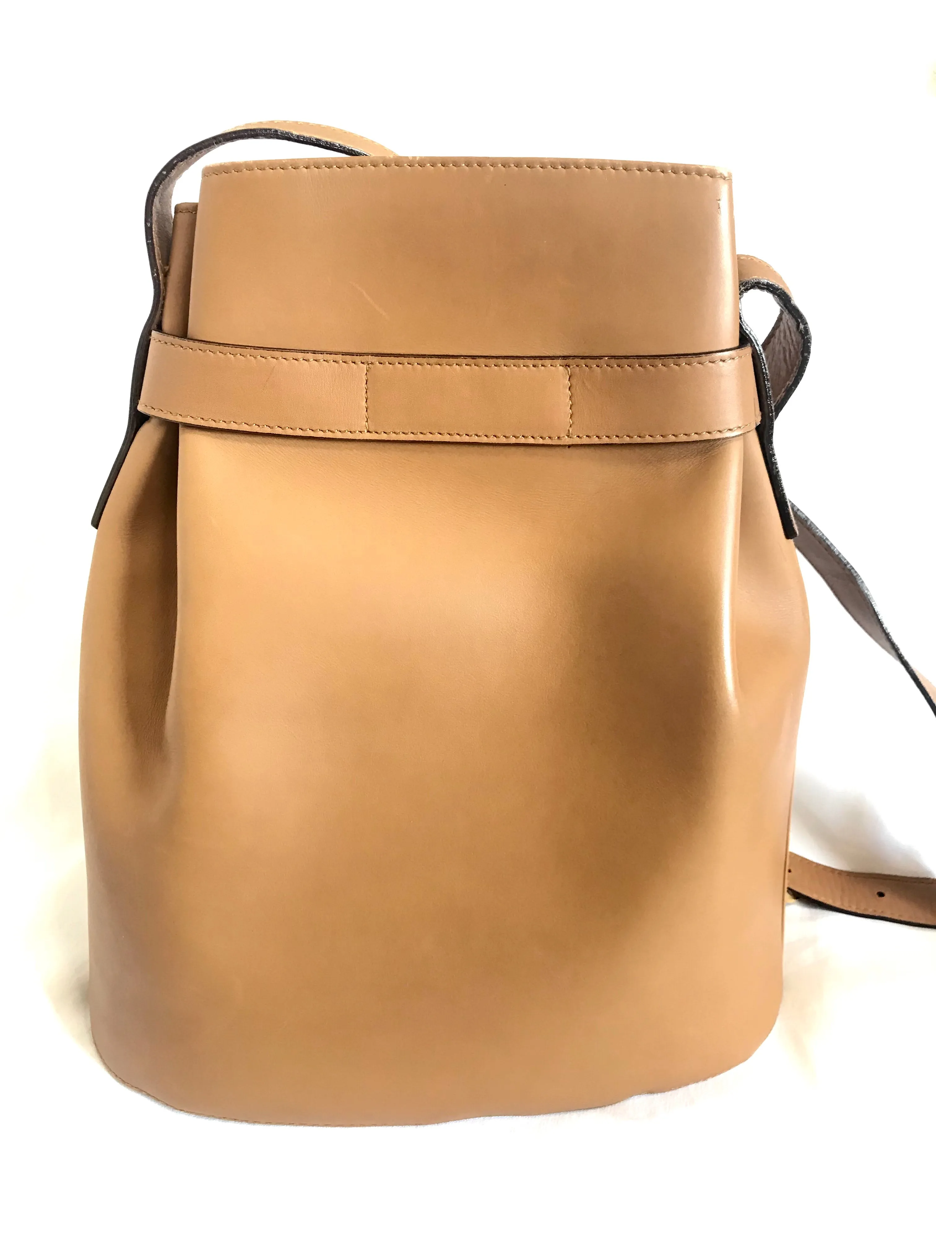 Vintage Salvatore Ferragamo camel brown leather hobo style shoulder bag with gancini gold tone closure. Masterpiece for daily use. 050320r6