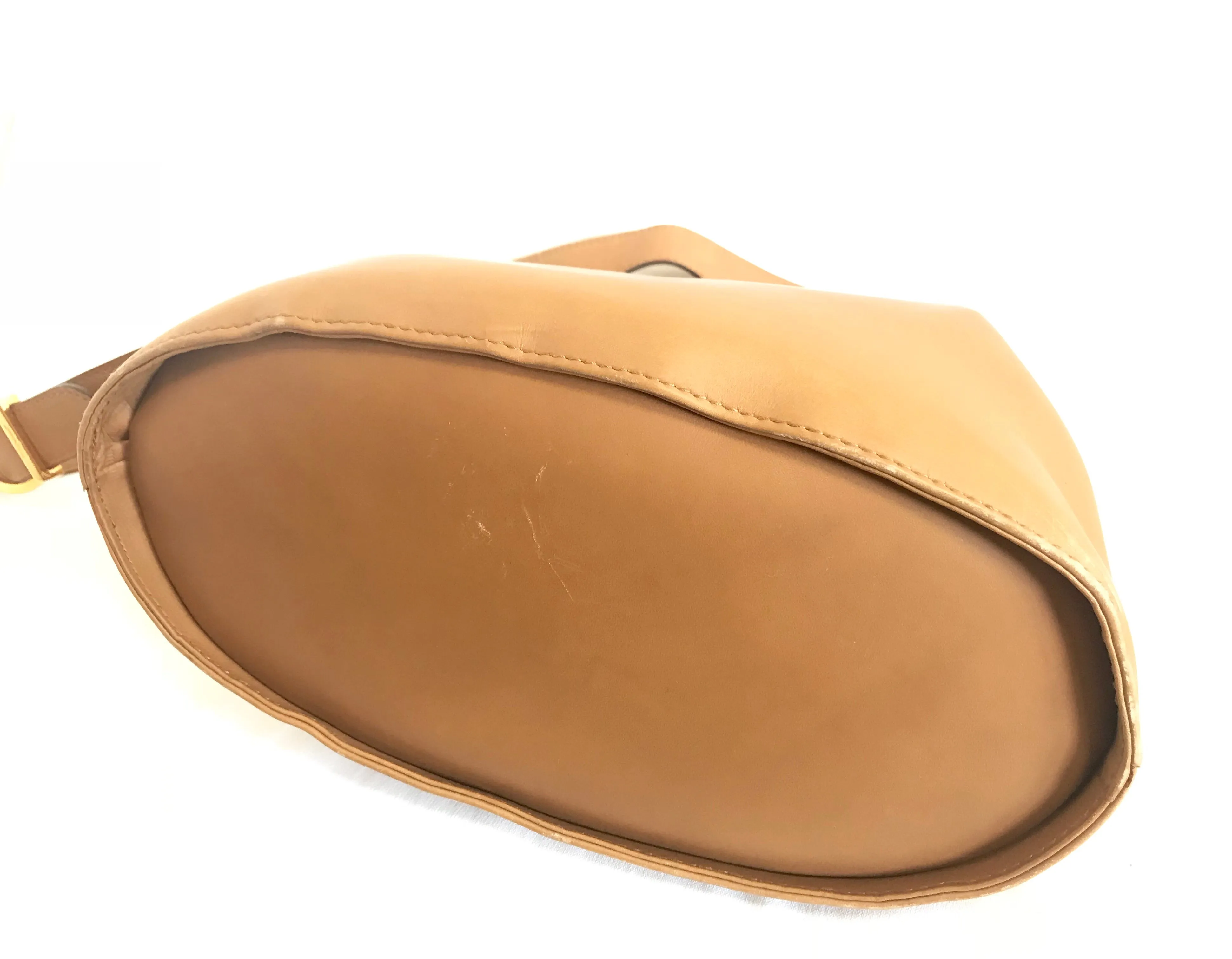 Vintage Salvatore Ferragamo camel brown leather hobo style shoulder bag with gancini gold tone closure. Masterpiece for daily use. 050320r6