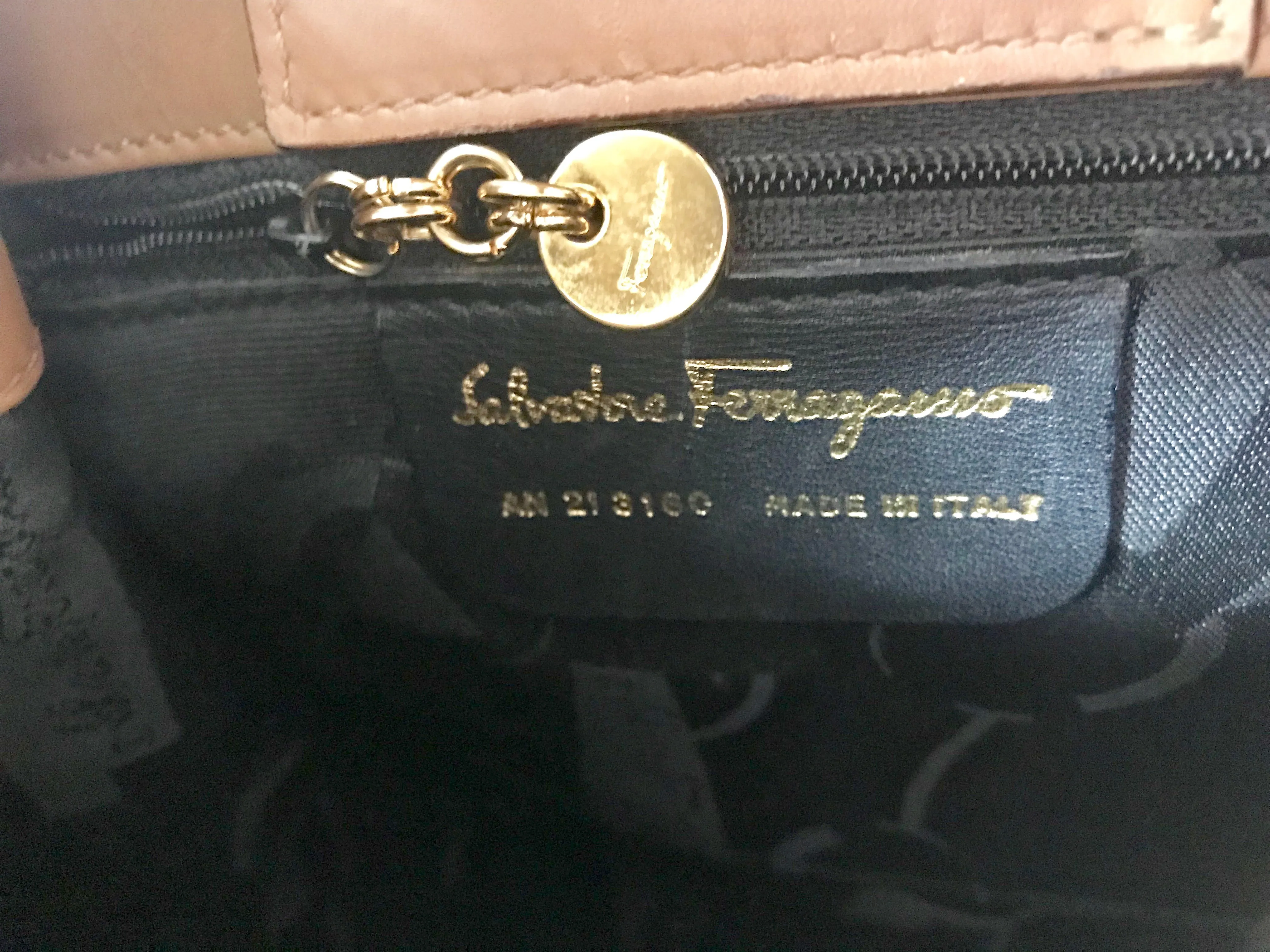 Vintage Salvatore Ferragamo camel brown leather hobo style shoulder bag with gancini gold tone closure. Masterpiece for daily use. 050320r6