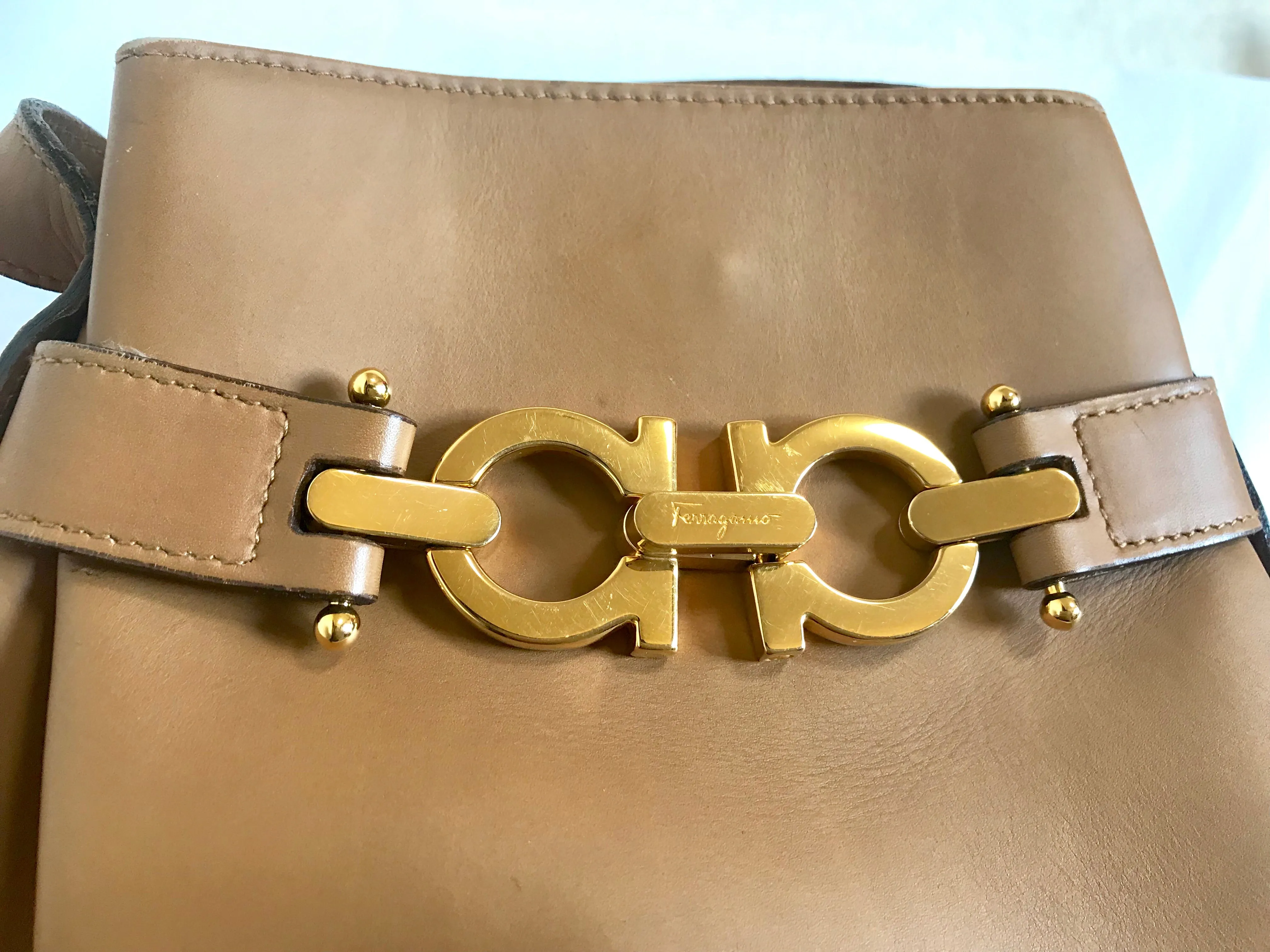 Vintage Salvatore Ferragamo camel brown leather hobo style shoulder bag with gancini gold tone closure. Masterpiece for daily use. 050320r6