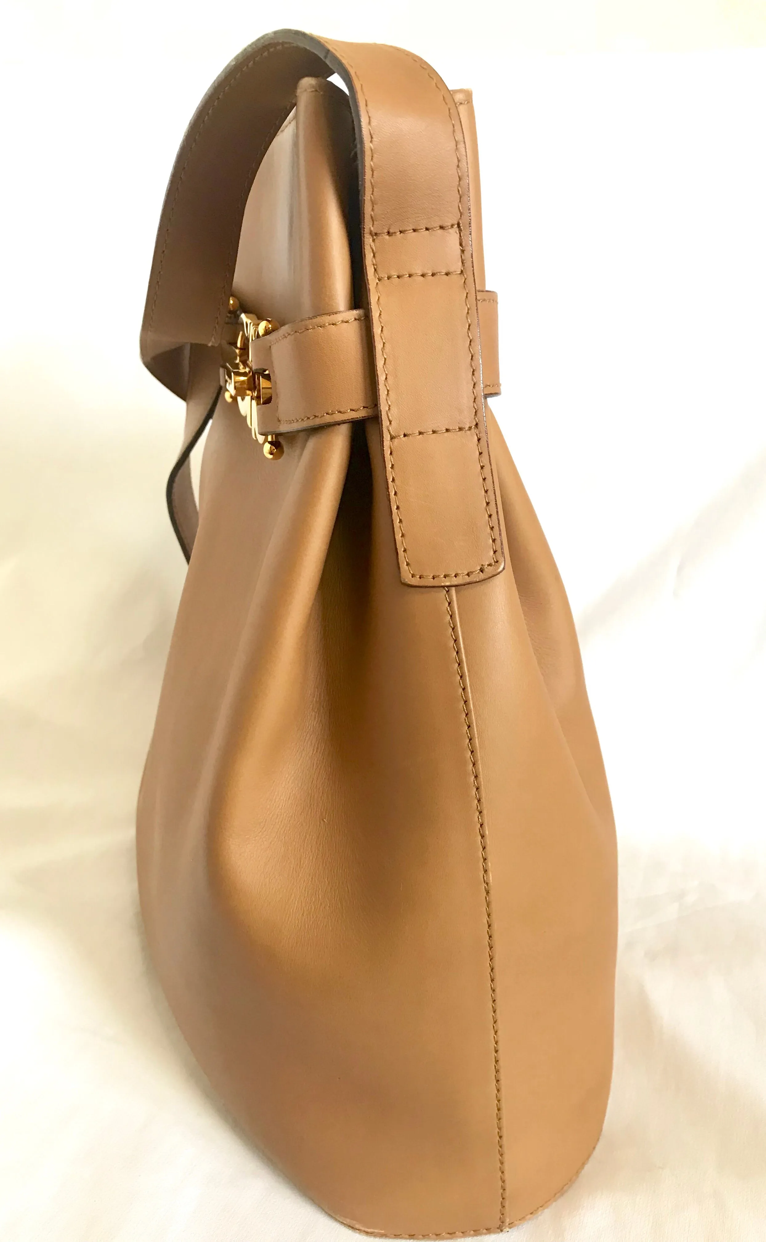 Vintage Salvatore Ferragamo camel brown leather hobo style shoulder bag with gancini gold tone closure. Masterpiece for daily use. 050320r6